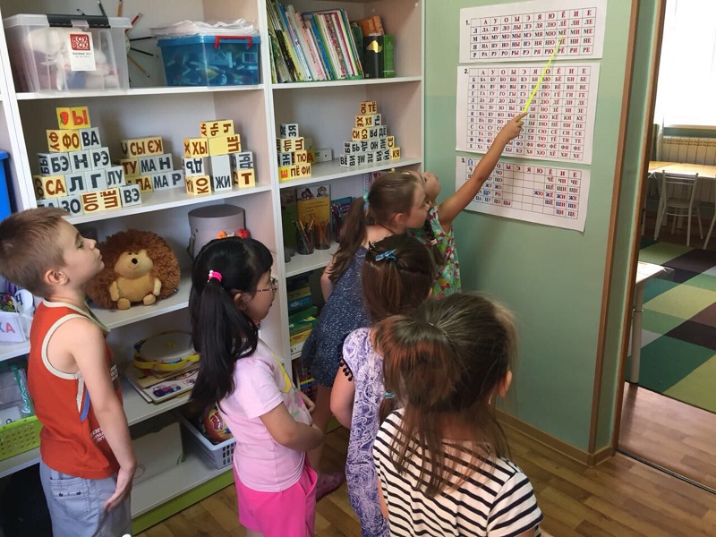 За детство счастливое наше посадит родная страна